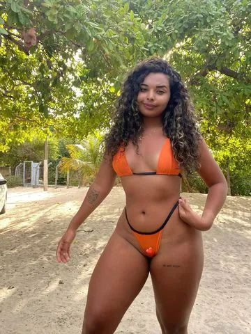 OI MEUS AMORES SOU UMA GOIANA ARRETADA USO Fotos Reais VENHA ESTAMOS Disponíveis Venha com agente (fotos atuais e reais)tenho 2 amigas fazemos vídeo chamada em todas posições só chamar no whatsapp adoroooo mim exibir e gozar gostoso com vc só chamar ...fico em todas posições e fetiches amo realizar amor ... esperando vcs faço tudo que manda.... Atendemos presencial Também 250$ a hora amor estamos 24 horas online 