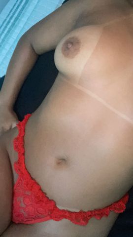 Sou uma jovem simpática, cheirosa, carismática e inteligente!!
Ao me contratar espero que tenhamos um encontro agradável, te esperarei arrumada, perfumada e com uma linda lingerie ❤️