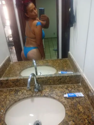 Amo um sexo bem gostoso,prometo muito prazer, muita discrição,vou até o cliente,porém por gentileza só chamar no meu zap se realmente tiver interesse...
Não tenho tempo pra ficar brincando de namorado ok 