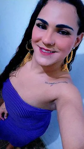 Ola meu amore sou trans sou bem safadinha faço um oral e um anal bem gostoso ta afim de gozar gostoso e relaxada sem pressa então venha conhecer essa morena da boquinha gulosa