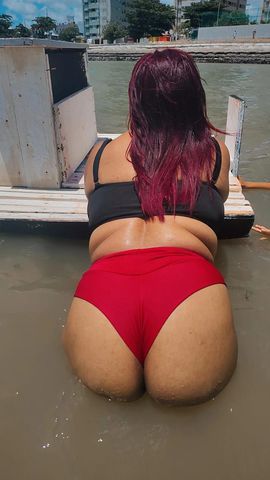 Apertadinha, gordinha, fogosa venha se delíciar e gozar gostoso comigo.