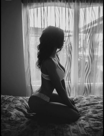 Morena bonita,seios grandes,educada,carinhosa e super discreta...🔥Deixo finalizar 2x 🔥😏 meu atendimento e tranquilo, gostoso e sem pressa.