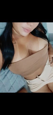 Morena de curvas marcantes, seios fartos e um bumbum que hipnotiza.
Atitude, malícia e um toque que vicia. 💋