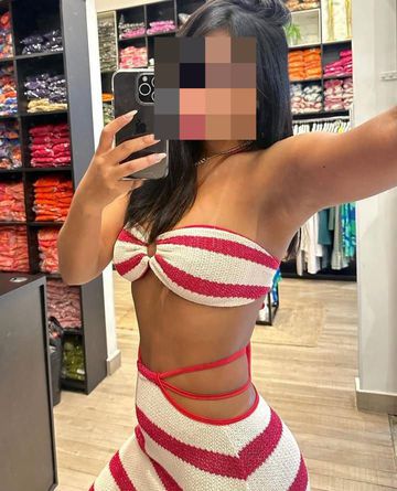 Sou uma mulata quente,magrinha,
toda natural, do jeitinho que você gosta... 
Tenho um oral babadinho e guloso até o final!
Vem se deliciar comigo!
