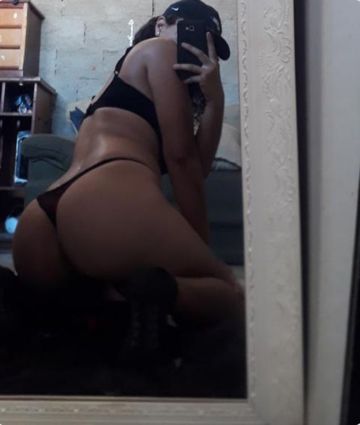 Garota safada carinhosa adoro beijar de um bom sexo adoro ser chupada fico loka de tezao só chamar no Whats 😋🔥🤩