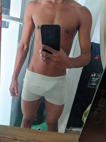 Conhecer pessoas novas que me leve pra sair, viajar passear 