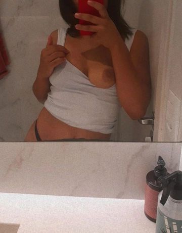 Tenho 21 anos morena de 1,62 sou nova no ramo, tô doida pra dar, não tenho local, atendo em motel ou a domicílio, pela Ceilândia 