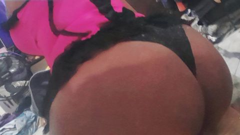 Sou uma pequena mulher em busca de lhe proporcionar muito prazeres ,adoro chupar gostoso,sair,flertar,provocar,realizo fetiches,uso fantasias eróticas,faço exibicionismo,adoro ser mimada e mimar também,sou dominadora na cama e adoro corrigir com muito prazer em troca.
NÃO FAÇO ANAL. 
