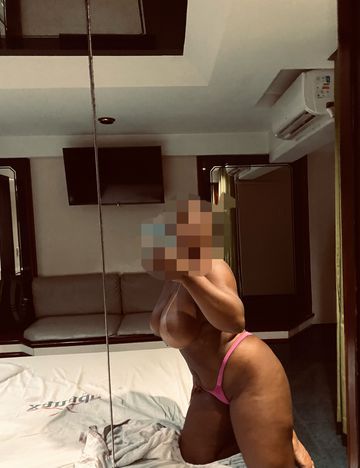 Olá amores. sou preta intensa, tenho seios fartos e bumbum natural, sou muito simpática. venha marcar seu atendimento! não irá se arrepender.
