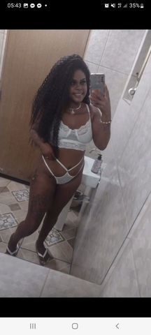 Chupo , mordo e lambo adoro Deixa essa pica bem dura e passa na minha bucetinha, es estarei de perninha aberta pra vc brincar muito com ela , até melar a cabecinha da pica. peitinho bem carnudo , biquinho bem durinho e pontudo bom de botar na boca mamar eles.abusando bem gostoso do meu corpinho enquanto brinca na minha bucetinha me excitando bem gostoso até melar a minha buceta gostoso . Já imaginou ? Que tal ?