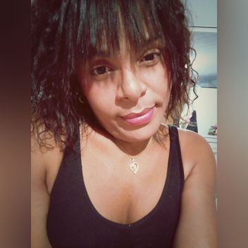 Olá me Chamo Alexia Victoria tenho 29 aninhos uma Morena apta a viver novas experiências, e a oferecer Também Venham se deliciar com  essa Gata aqui que está Disposta a lhe oferecer Muito Prazer Com um Belo dote de 21 cm ..e Muito mais rs