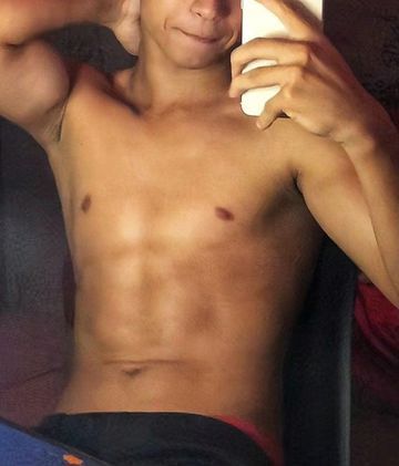Sou dominador, bem macho pra te pegar gostoso e fazer você gozar bastante