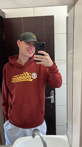 Novo por aqui.. Com experiência na área 😇 Loiro, olhos claros, 1,85 altura, 70kg
Online 24 horas 🥵