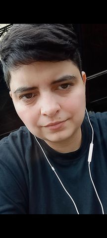 Primeira vez por aqui , nunca cogitei em fazer programa mas por circunstâncias que estou passando no momento, não tive muita opção !! Sou branquinha, tenho 36 anos , cabelo preto e olhos castanhos escuros !! 