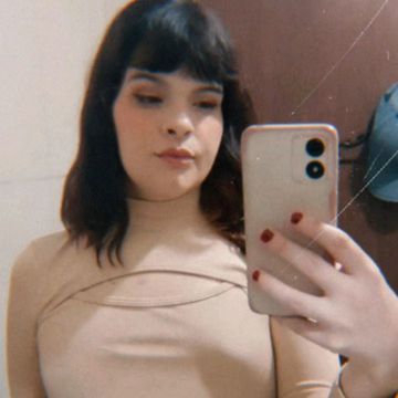 Olá amores, me chamo Nicole só nova na cidade, deixa realizar seus desejos e prazer na cama . 