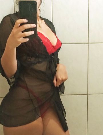 Meu bem vem me conhecer sou simpática eu estou vestida tranquila Vem passar a noites maravilhosas comigo