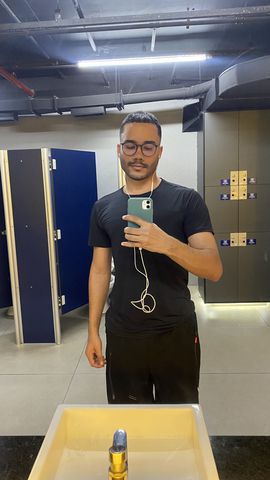 Sou Junior, 24 anos, moreno, universitário, 1,75m e corpo torneado, gosto de treinar e cuidar do corpo. Discreto, educado e envolvente, versátil, mas curto ser passivo. Acompanhante para encontros íntimos, companhia para eventos, viagens ou saídas sociais

👉 Atendo apenas homens e casais, sempre com sigilo e respeito.