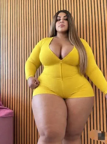 Ola amores trabalho com chamada de vídeo, me mostro me masturbo e fico de posições que vc pedir venha gozar gostoso, chama no WhatsApp , prometo te enlouquecer, tenho bunda GG e uma bucetinha liza e grande além de seios fartos,, vem gozar pra me bb