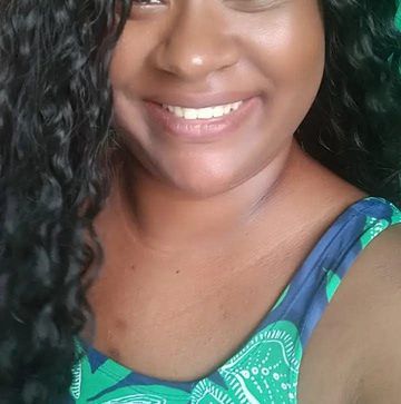 Sou uma preta gostosa da buceta quente e do oral babadinho, adoro namorar gostosa, chupar é a minha especialidade 