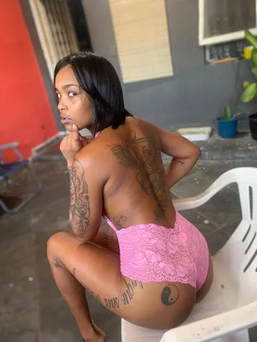 Oi prazer , meu nome é Maitê, tenho 19 anos sou nova no ramo , mais estou pronta pra satisfazer todos vcs , venham me conhecer , bom.. falando mais um pouquinho sobre mim , sou uma preta sedutora atraente com 1,70 de altura, e magrinha pra deixa tudo mais leve , venha me conhecer fico localizada em guarulhos beijinhos meus amores até logo conto com vcs !!