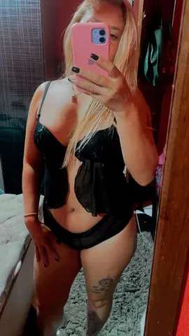 Prazer meu nome é Bia estou em
Busca de prazer 