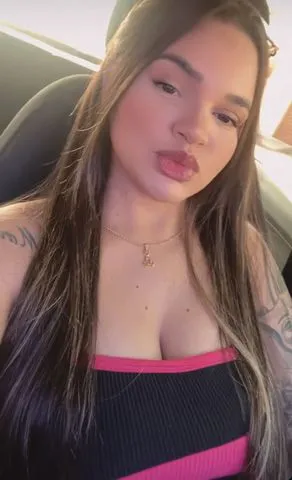 Olá , tudo bem ? Ao me chamar peço que leia a descrição do site ! 
 na cama sou tranquila e sem frescura faço oral e vaginal não faço anal então ao me chamar peço que sejam decididos . Uber de ida e volta por conta do cliente 
Não tenho local