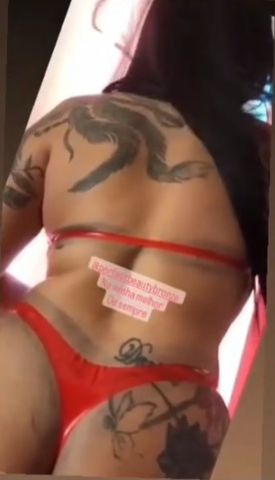 Branquinha de tatuagem é marquinha bronzeada moro 5 minutos depois terminal Antônio bezerra tenho local  80$ meia hora  150$ completo