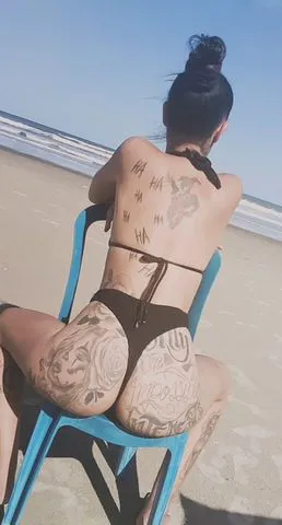 Olá amores sou uma acompanhante de 21 aninhos, magrinha, morena, tatuada, e bem safadinha com um oral de virar os olhos e uma sentada de deixar louco e uma bucetinha bem quente vem marcar um horário comigo e gozar bem gostoso 