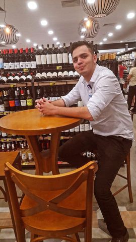 Meu nome é Felipe moro atualmente em Rondonópolis sou bem discreto meus atendimentos Bora fazer um sexo gostoso, com gosto de quero mais, cola comigo o tesão é garantido sem enrolação, seja direto realizo seus fetiches atendo casal é mulher
