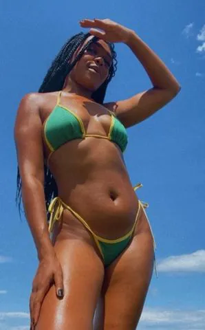  mulata gostosa completinha magrinha delicia ,sorriso encantador, lábios carnudos ,tenho rosto angelical, sou toda empinadinha ,bumbum guloso e seios médios naturais que vão caber em sua boca.