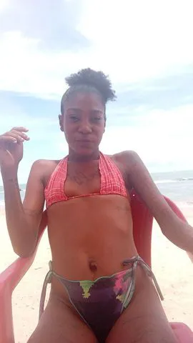 Pretinha magrinha tatuada 360447