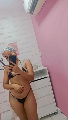 🔥 Aqui é prazer sem enrolação 🔥
Corpo gostoso, atitude forte e tesão de sobra. Não faço joguinho nem promessa vazia: comigo você vai suar, gemer e sair querendo mais.
Gosto de provocar, dominar e levar ao limite… até você perder o fôlego. Se procura intensidade de verdade, vai encontrar aqui.
💋 Vem sentir o proibido — sem frescura, sem drama, só prazer.