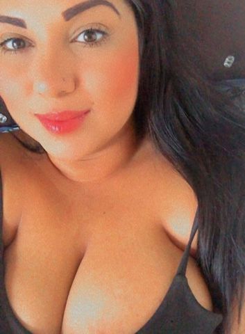 Olá, atendo na minha casa Faço chamada de vídeo também, sou a Pati recém-chegada na cidade de Maringá, sou uma acompanhante bastante fogosa para te dar prazer.
Faço massagem relaxante para aliviar a tensão, adoro fazer aquele oral gostoso e molhadinho até você me dar leitinho na minha boca, eu adoro.
Para aqueles que gostam de coisas diferentes como beijo grego, inversão de papéis e chuva dourada, eu faço, sou especialista nesse quesito.
Aqui em Maringá, estou atendendo com local de fácil acesso e bastante discreto, aceito cartão ou pix. Vamos marcar, mais informações pelo whatsapp ou telefone, meu número de contato é o 44998549779, espero você, amor, beijos.