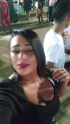 Morena simpática e divertida
