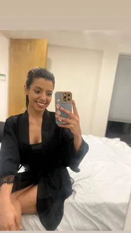 Oi, querido! Sou Marina, tenho 26 anos, sou magrinha, delicada e muito carinhosa. 💕

Sou atenciosa, educada e discreta, adoro uma boa conversa e faço questão de criar um clima gostoso e envolvente para você aproveitar cada momento comigo.

✨ Atendimento com carinho e atenção
✨ Total discrição e sigilo
✨ Nada Mecânico 
✨ Atendimento 24h mediante agendamento
✨ Vou até hotel ou sua residência. 

Se você procura uma  boa companhia, provocante na medida certa, vem me conhecer. 😘🔥