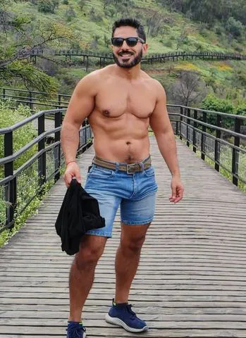 Macho discreto com local e garagem!
Ele,ela e casais 
TB massagem 
Vendo vídeos exclusivos e show virtual!