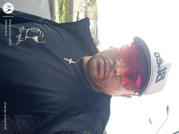 Não tenho local vou até meus clientes! 
Uso do preservativo é obrigatório! 
Sou hétero! 
Atendo mulheres e casais.
Sou um moreno educado, carinhoso e cheiroso, com meus 1,83 de altura e olhos castanhos médio.
Me chama no whatsapp para a gente se conhecer melhor 😏