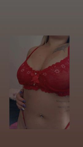 Baixinha fogosa,além de um sexo maravilhoso você recebe uma massagem relaxante 