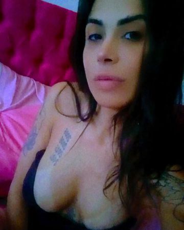 mulheres Rio De Janeiro - RJ morena 35 anos Morena, marquinha de fita, tatuada, cabelão