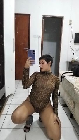 Educada, gosto de dar toda atenção durante o atendimento, converso, atenciosa. Vamos gozar juntos bem gostoso?