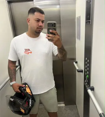 Opa sou Motoboy macho Ativo 30 anos 19 cm atendo homens e mulheres Discrição Sigilo 
SATISFAÇÃO 100% GARANTIDA 
hotel/motel ou seu local  150 
fotos e videos e informações no meu Whatsapp 61 98646-3815 
Dispenso curiosos e enrolados 