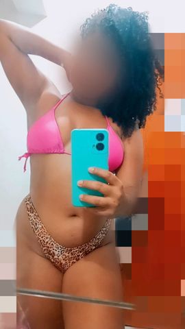 Olá meu amor, sou Pérola, atendo em hotéis . Faço estilo namoradinha, e meu diferencial é fazer com que cada cliente de sinta único e desejado, não tenho frescuras e nem atendo de forma mecânica. Tenho seios medianos, rosto angelical, cheirosa e limpinha e além do mais cuido muito bem da saúde íntima, possuo um corpo não totalmente padronizado, porém em forma. Gosto de fazer um oral gostoso até a finalização, adoro beijar, dar carinho e provocar. Também atendo por chamadas de vídeo. Atendo homens, mulheres e casais. Te Espero!