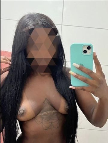 Oi amor sou uma pretinha tatuada em magrinha iniciante recém chegada na cidade natural da Bahia uma descendente de Índia bem safada adoro um sexo envolvente sentir o pau latejando na minha buceta amo que soca de quatro sou bem tranquila venham marcar 