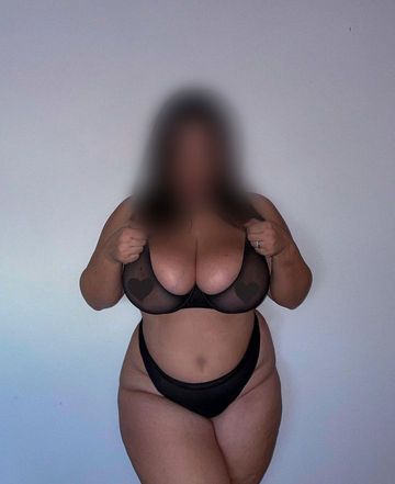 Olá amores, me chamo Lara Lis. Sou uma gordinha, grandona gostosa e apaixonante venha me conhecer e a satisfação é garantida. 