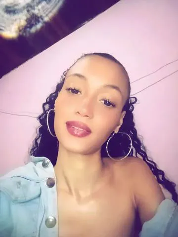 Me chamo Vivian, tenho 18! Anos sou carinhosa, é estou disponível pra satisfazer seus desejos 🫣muito prazer é toda paciência é carinho do mundo  😏😏 Adoro fica meladinha na pica 😈 Estou localizada na Martin de Sa  Per noite hoje por apenas 800 reais chama bb 😏🔥