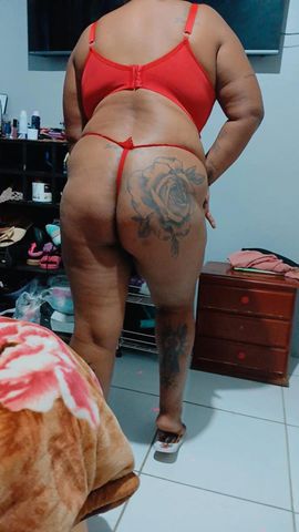 Vem quente q estou fervendo 
Venha se divertir com uma morena gostosa e peituda e com tatuagens na cheirosa 