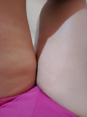 Sou lésbica não tenho experiência com homem só com mulheres. Botei o anúncio porque estou precisando se eu sair não topo anal nem oral e também quero vender conteúdos ou fazer chamada de vídeo