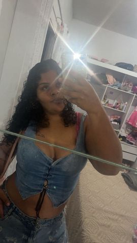 Duas gordinhas gostosas sexy em busca aventuras sexuais , satisfazemos todos os seus desejos venha se divertir conosco!! Peitudas e rabudas temos um local  agradável disponíveis para atendimentos juntas e individuais nos chame que mandamos mais fotos 