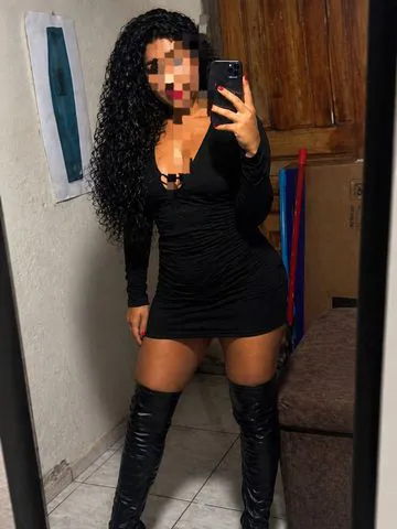 🔥 NOVATINHA DO JOB🌶️🫦
 🫦🫦🫦NoVINHA DA BUCETA APERTADA 🔥🔥🔥🔥🔥
 Vem esfregar a pontinha do teu pau nos lábios da minha vagina, vem me abrir bem e começar a invadir a minha bucetinha com a sua língua, fazendo movimentos circulares lá dentro assim eu fico louca.... já tô aqui imaginando você brincar no meu grelhinho… massagear, chupar, morder os meus grandes lábios..me lambuzando toda, vou virar a bundinha e você vai ficar louco passando a lingua no meu cuzinho.... Agora vou ficar de joelhos e vou ser tua vadia, começo chupando gostoso teu pau
