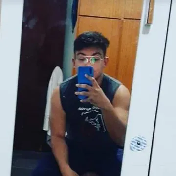 Sou Homem de 18 anos que vai fazer qualquer coisa que você quiser por um preço bem barato